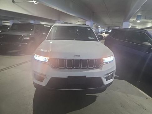 Used 2022 Jeep Grand Cherokee Limited AWD/4WD image 7