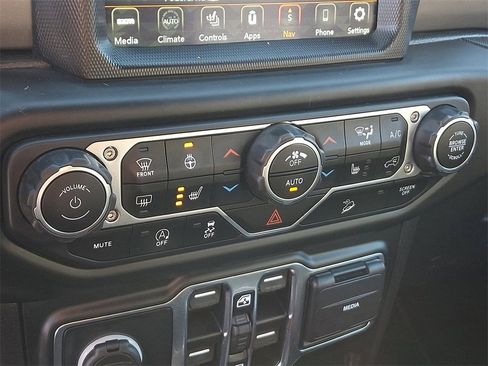 Used 2021 Jeep Wrangler Unlimited Freedom Edition image 16