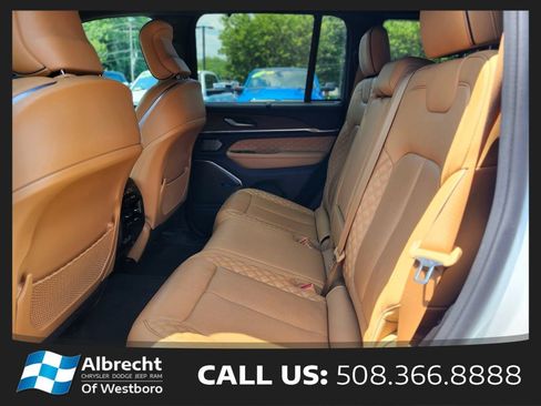 Used 2022 Jeep Grand Cherokee Summit w/ Adv Protech Group IV AWD/4WD image 16