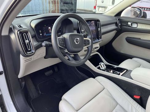 Used 2023 Volvo XC40 B5 Ultimate w/ Climate Package image 17