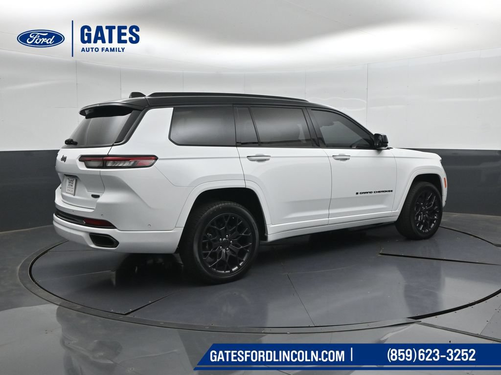 Used 2024 Jeep Grand Cherokee L Summit AWD/4WD image 2