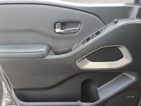 Used 2024 Nissan Frontier SV w/ SV Convenience Package image 17