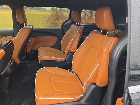 New 2026 Chrysler Pacifica Pinnacle AWD/4WD image 14