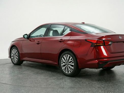 Used 2025 Nissan Altima 2.5 SV FWD image 6