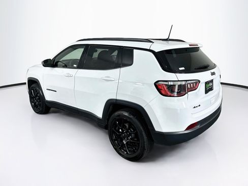 Used 2026 Jeep Compass Latitude AWD/4WD image 5