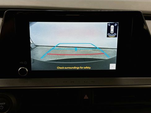 Used 2025 Toyota Prius LE FWD image 22