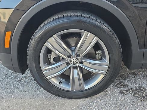 Used 2021 Volkswagen Tiguan SEL image 28