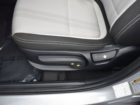 Used 2025 Hyundai Venue SEL FWD image 8