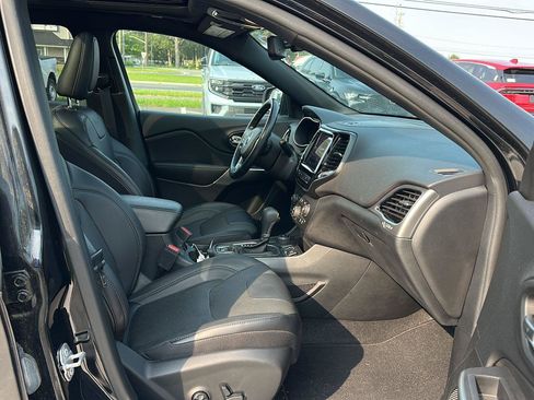 Used 2021 Jeep Cherokee High Altitude AWD/4WD image 12