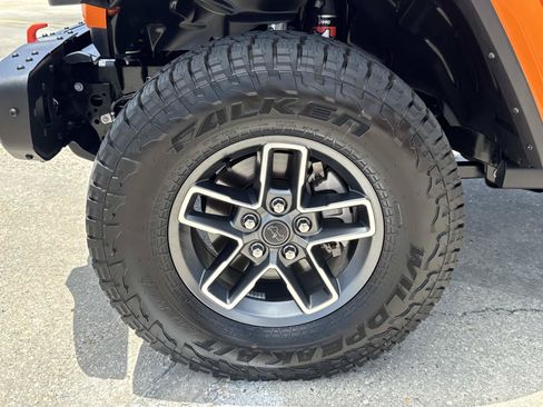 Used 2025 Jeep Gladiator Mojave AWD/4WD image 4