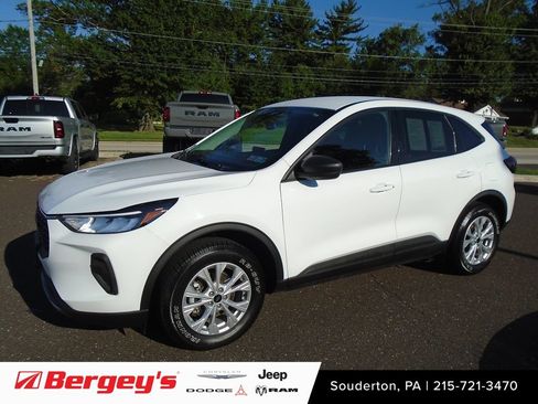 Used 2025 Ford Escape Active AWD/4WD image 1