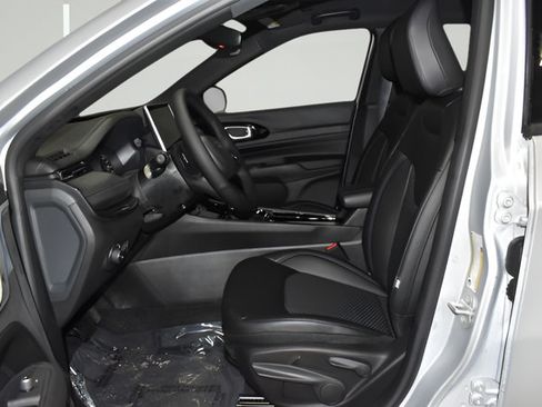 New 2026 Jeep Compass Latitude AWD/4WD image 10
