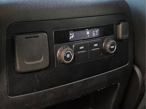 Used 2019 Chevrolet Suburban LT image 11