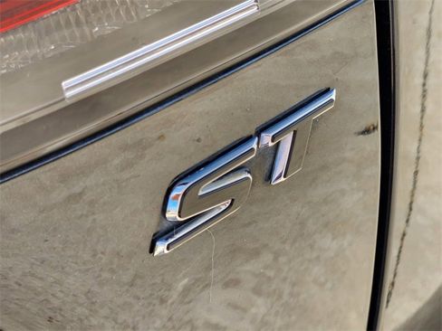 Used 2023 Buick Envision Essence w/ Sport Touring Package image 12