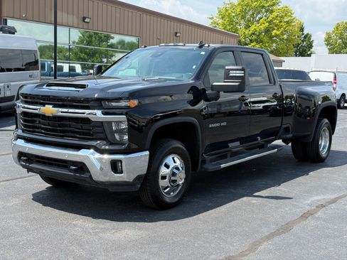 Used 2025 Chevrolet Silverado 3500 LT w/ Safety Package AWD/4WD image 4