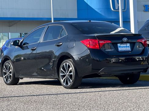 Used 2017 Toyota Corolla SE w/ SE Premium Package FWD image 3