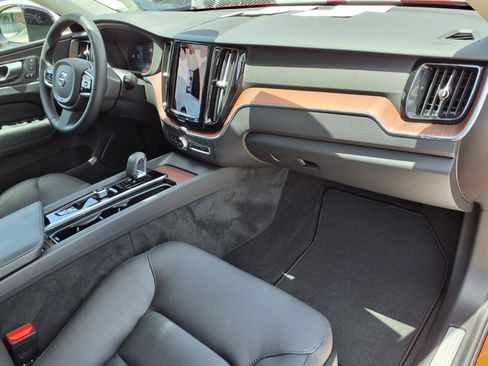 Certified 2024 Volvo XC60 B5 Plus AWD/4WD image 10