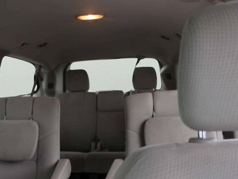 Used 2013 Dodge Grand Caravan SXT w/ UConnect Hands-Free Group FWD image 6