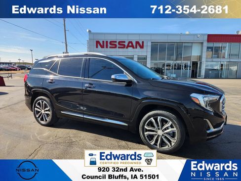 Used 2020 GMC Terrain Denali w/ Denali Premium Package AWD/4WD image 1