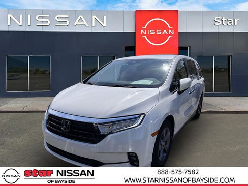Used 2024 Honda Odyssey EX image 3