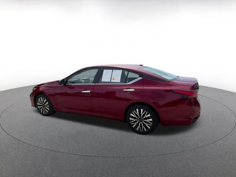 Used 2025 Nissan Altima 2.5 SV FWD image 10