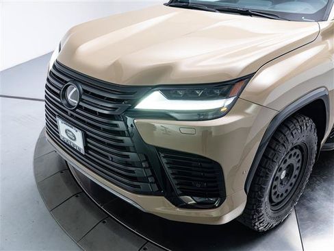 Used 2025 Lexus LX 700h Overtrail w/ Accessory Package (Z1) AWD/4WD image 8
