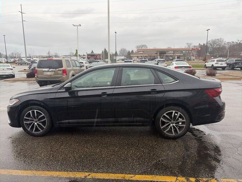 Certified 2025 Volkswagen Jetta SE FWD image 5