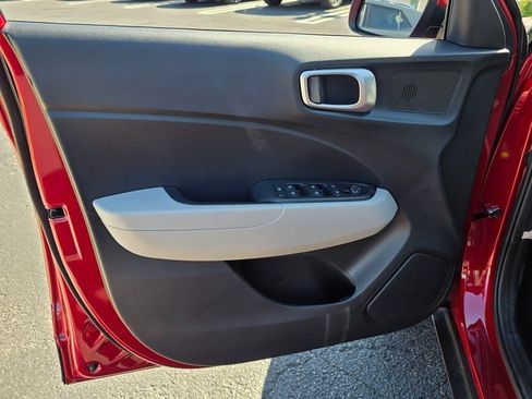 New 2025 Hyundai Venue SEL image 19