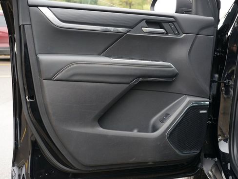 Used 2025 GMC Acadia Elevation image 14