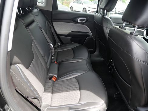 Used 2022 Jeep Compass Latitude w/ Convenience Group AWD/4WD image 30