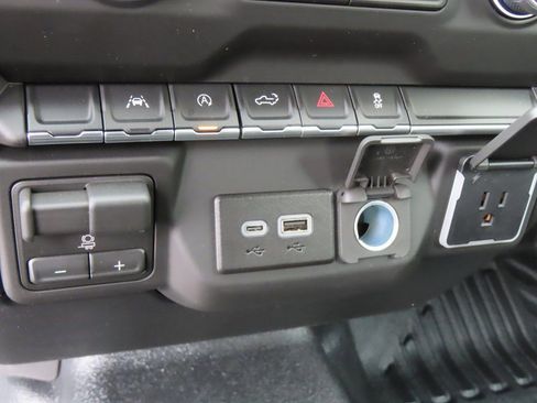 New 2026 Chevrolet Silverado 1500 W/T w/ WT Value Package AWD/4WD image 8
