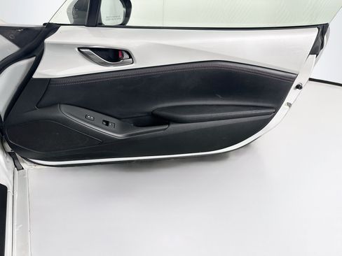 Used 2017 MAZDA MX-5 Miata RF Grand Touring RWD image 27