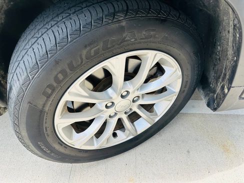 Used 2019 Jeep Cherokee Latitude w/ Popular Appearance Group FWD image 29