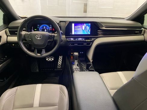 Used 2025 Toyota Camry SE w/ Convenience Package FWD image 11
