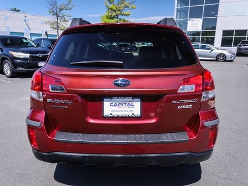Used 2011 Subaru Outback 2.5i Premium w/ All-Weather Pkg AWD/4WD image 10