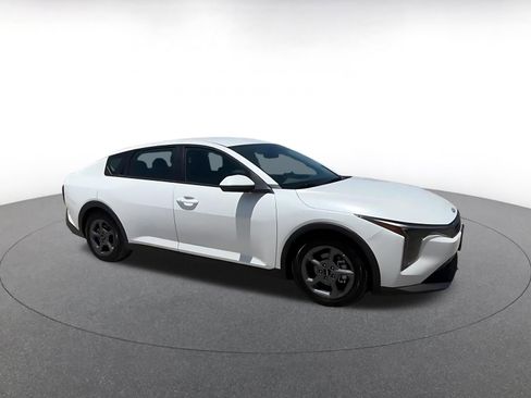 Used 2025 Kia K4 FWD image 2