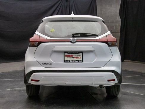 New 2025 Nissan Kicks Play S image 11