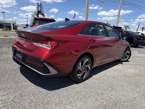 Used 2025 Hyundai Elantra SEL image 5