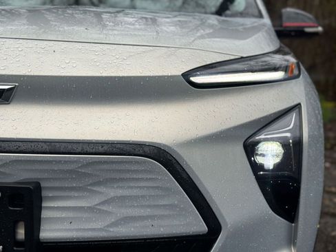 Used 2023 Chevrolet Bolt EUV Premier w/ Redline Edition image 3