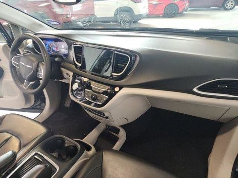 New 2023 Chrysler Pacifica Touring-L FWD image 23