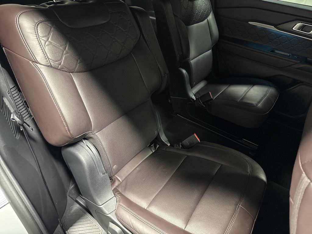 Used 2025 Ford Explorer Platinum w/ LUX Leather Package AWD/4WD image 14