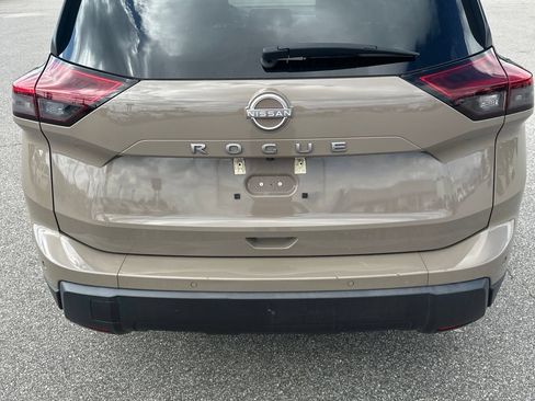 Used 2025 Nissan Rogue SV FWD image 14