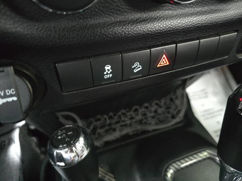 Used 2015 Jeep Wrangler Unlimited Sport w/ Max Tow Package AWD/4WD image 40
