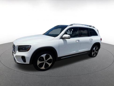 Used 2025 Mercedes-Benz GLB 250 4MATIC image 8