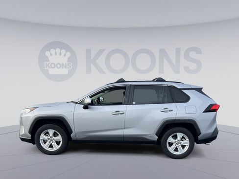 Used 2021 Toyota RAV4 XLE image 2