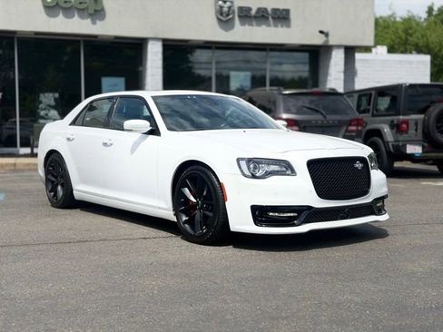 Used 2023 Chrysler 300 C RWD image 11