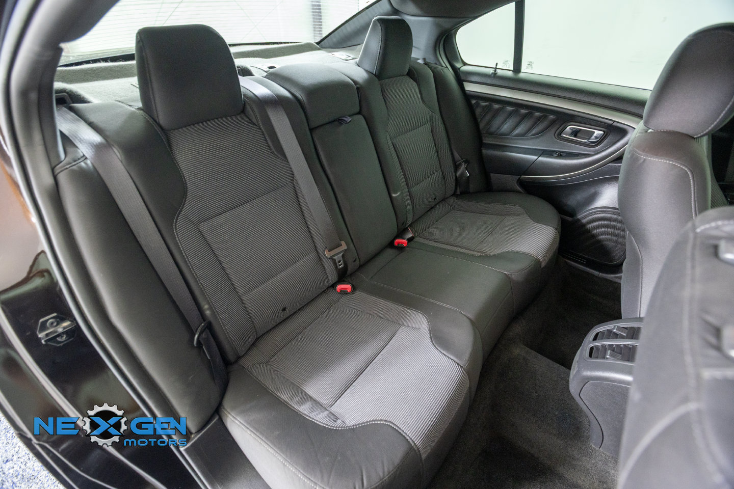 Used 2013 Ford Taurus SEL FWD image 38