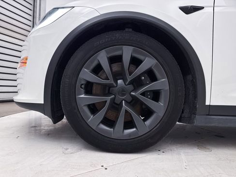 Used 2022 Tesla Model X Plaid image 12