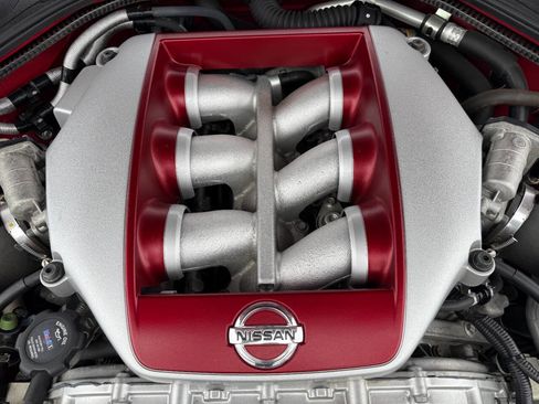 Used 2015 Nissan GT-R Black Edition image 55