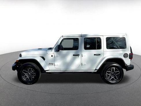 Used 2025 Jeep Wrangler Sahara image 8